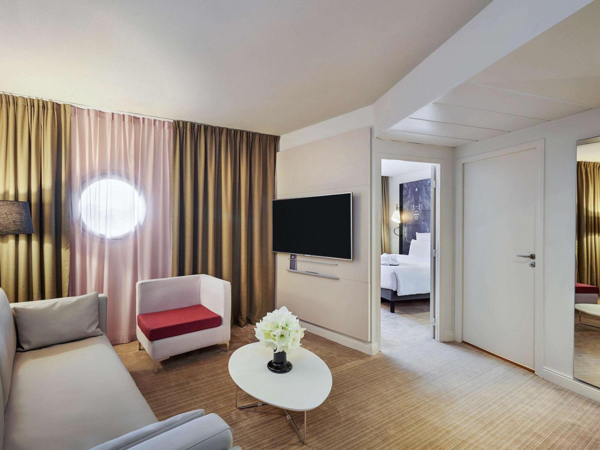 Mercure Paris La Defense Courbevoie Exterior photo